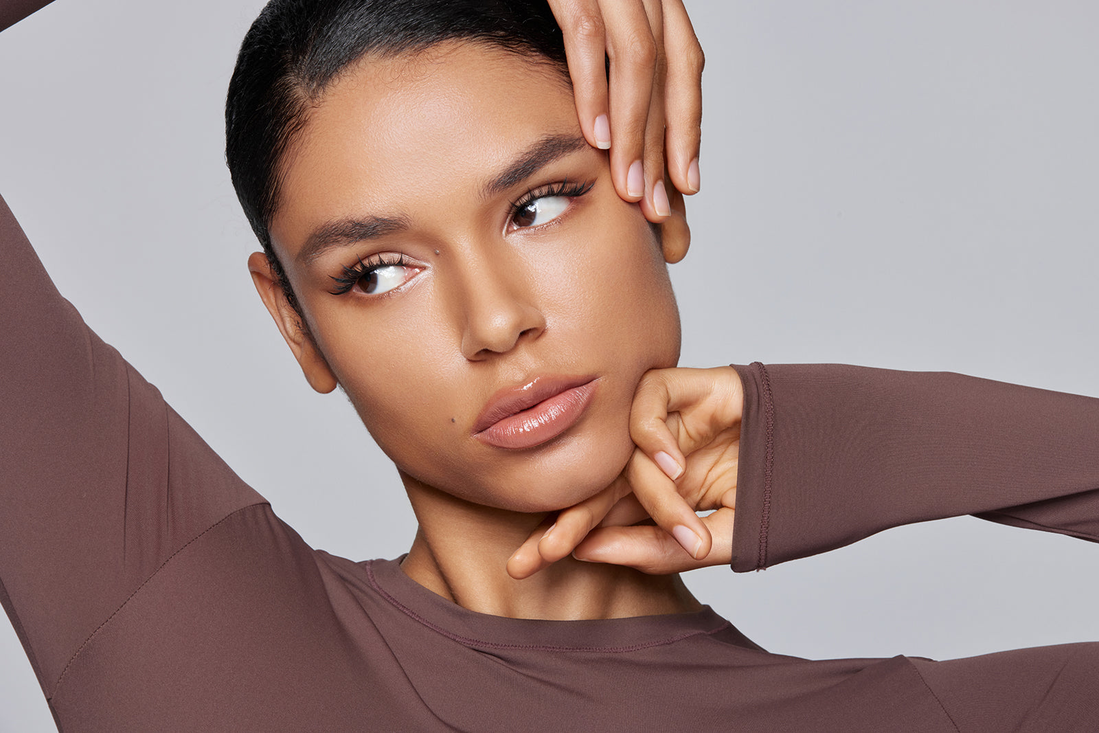 SEEYA Lash creates premium self-adhesive false eyelashes designed for effortless, everyday wear. Our lashes are lightweight, comfortable, and require no glue — perfect for beginners and beauty lovers alike.